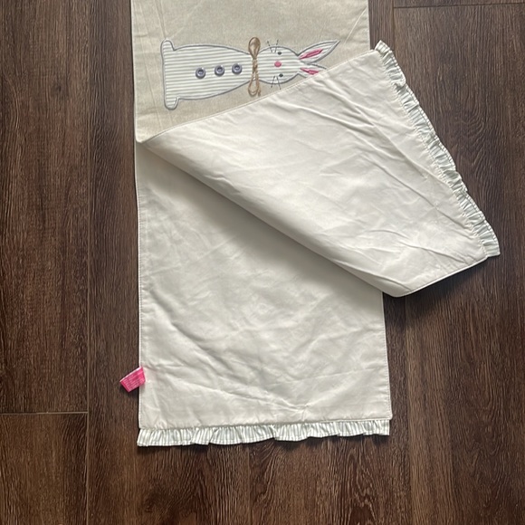 Isaac Mizrahi Table Runner Bunny with Glasses Ruffle Beige - Picture 8 of 8